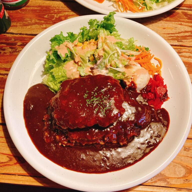 【渋谷の隠れ家カフェ】お腹いっぱいカフェ飯を食べれるモガカフェ